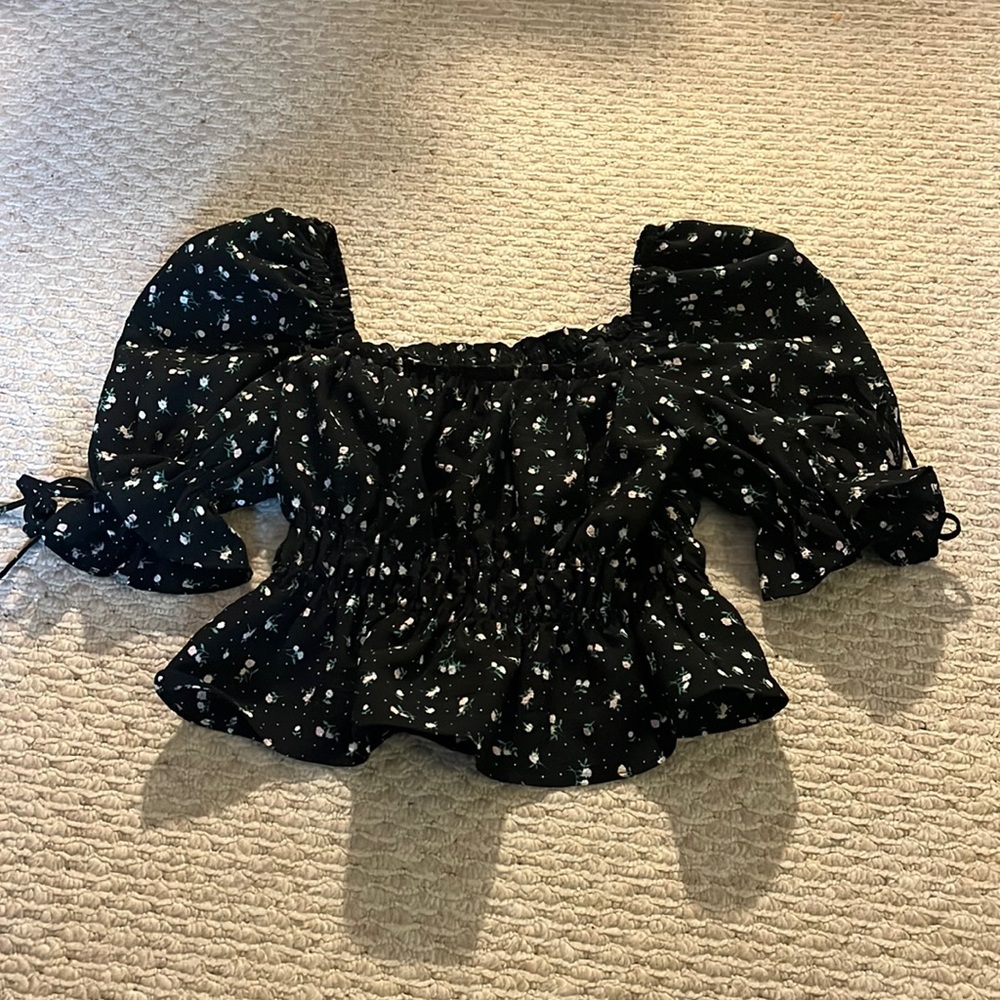 H&M floral puff sleeeved blouse